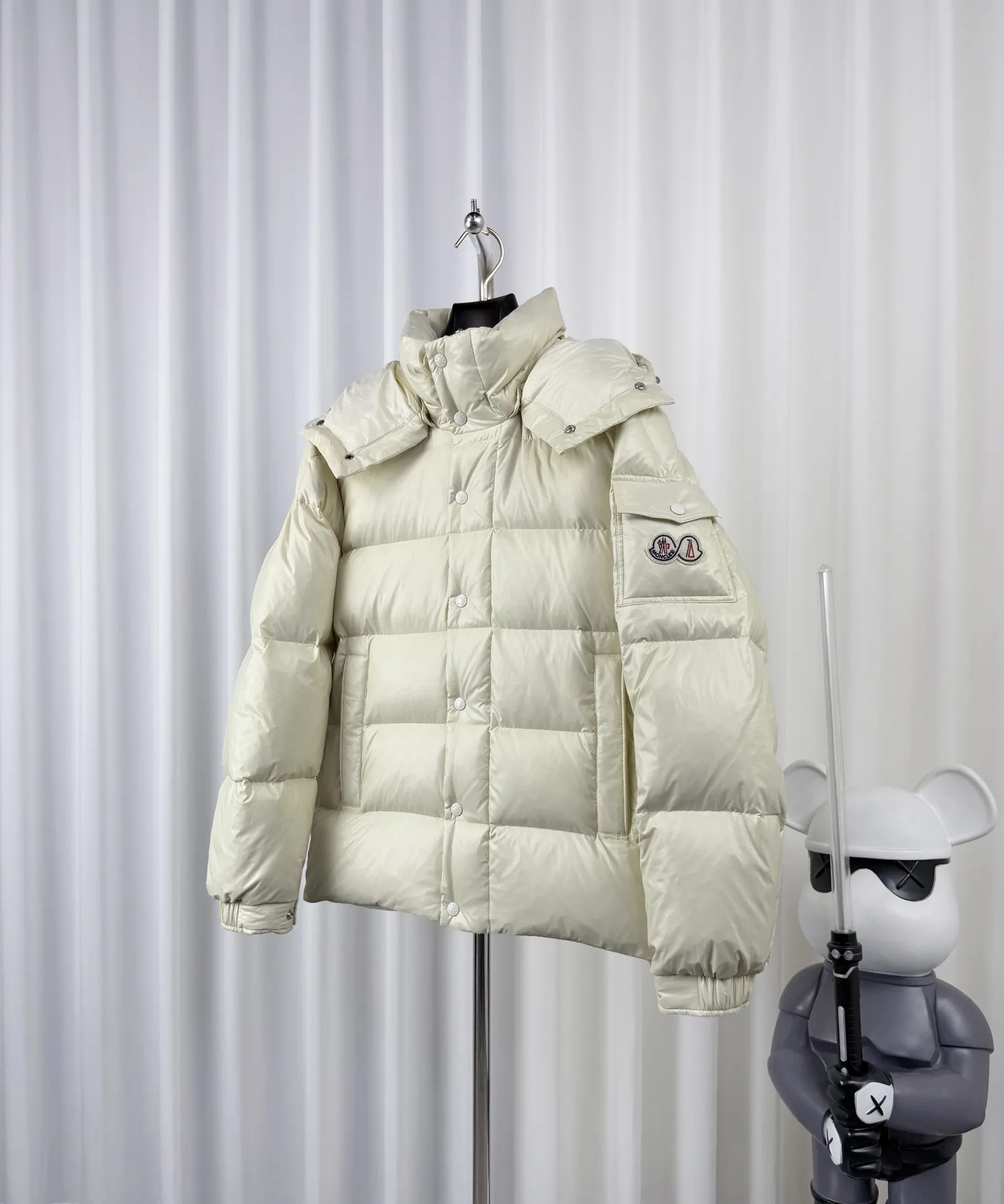 P390 Moncler/ 2026 70 、 。 DNA ， ， 。 Classic ， 、 。 Classic 70 。 Quality， 90 ，Premium Quality ， ，Black ！ Sizes M-3XL